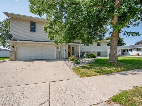 905 Adams St, Little Chute, WI 54140