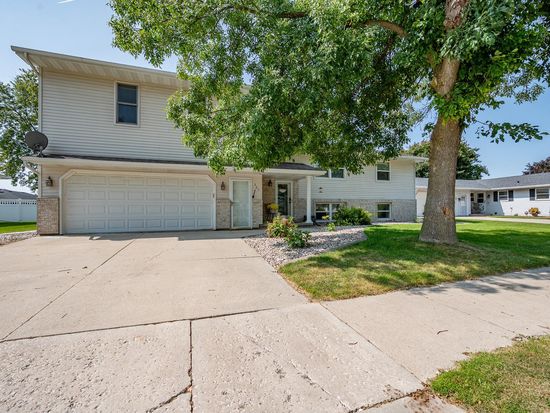 905 Adams St, Little Chute, WI 54140