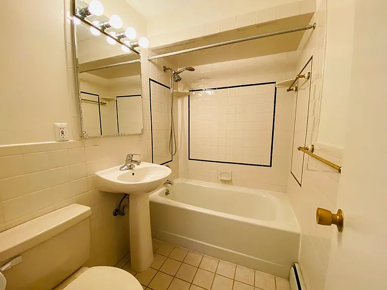 50 Green St #209 — Photo 10