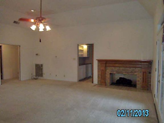 3rd image of 100 Pecan Valley Dr