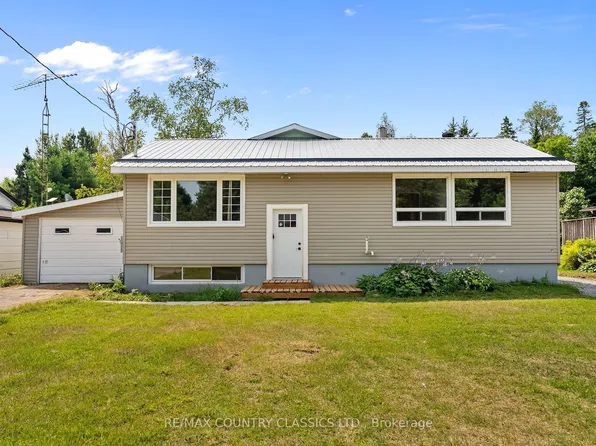 1043 Estates Rd, Highlands East, ON K0L 1C0