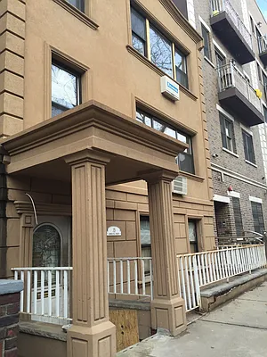 Rented by Grand & Co. | media 52