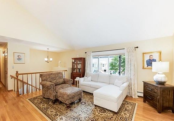 4th image of 40 Donnelly Dr