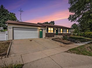 1277 Oakcrest St SW, Wyoming, MI 49509