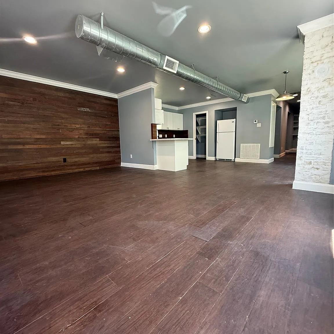 Studio, 1.0 bath, 2086 sqft, $1,200 — Photo 4