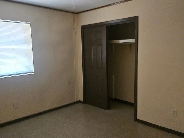 208 Bradford Dr — Photo 7