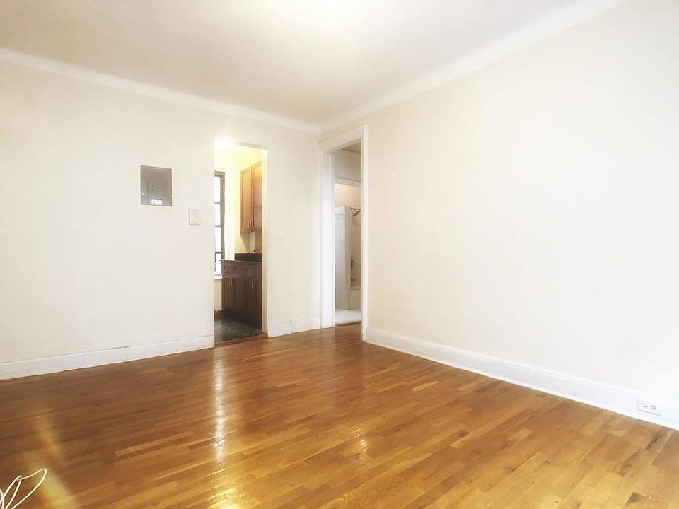 2nd image of 310 W 99th St #5/601