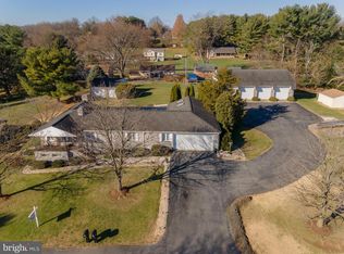 11816 Robinwood Dr, Hagerstown, MD 21742