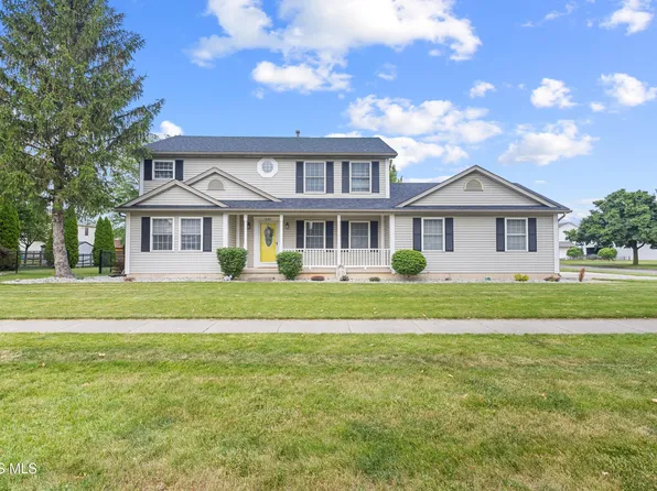 1206 N Finch Dr, Bowling Green, OH 43402
