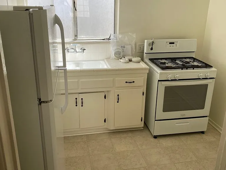 11844 Mayfield Ave — Photo 15