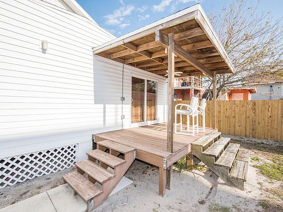 5th image of 221 N Wild Olive Ave