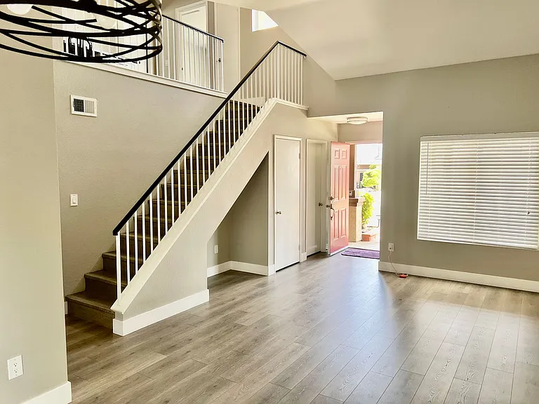 788 Pointe Vista Ln — Photo 3