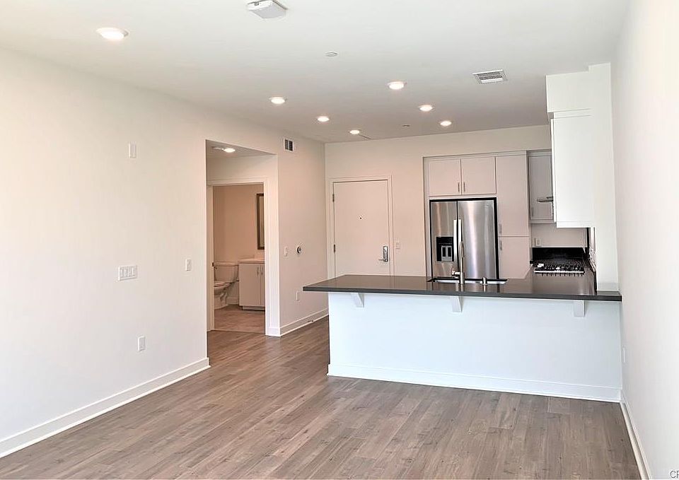 1st image of 15438 La Mirada Blvd