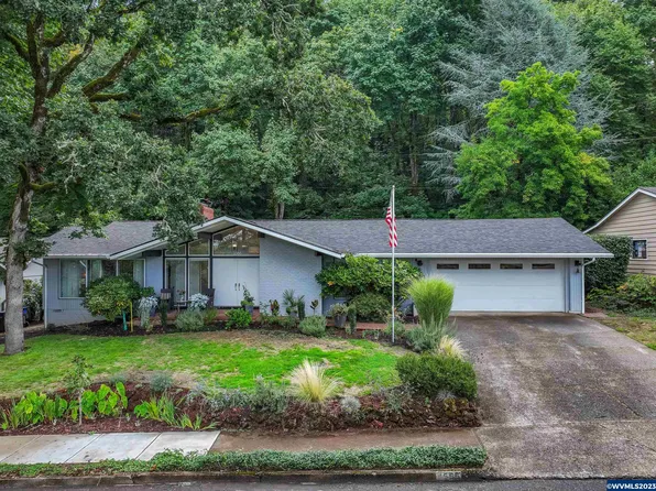 3566 Camellia Dr S, Salem, OR 97302