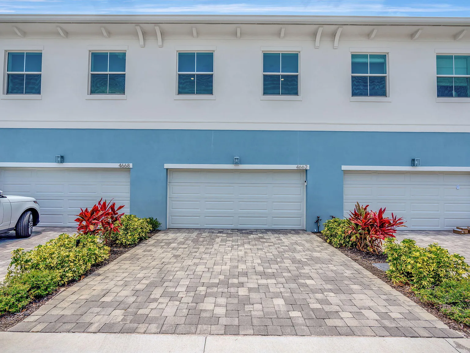 3 bed, 2.5 bath, 1764 sqft, $6,800 — Photo 4