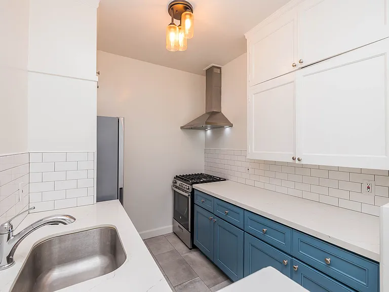 226 Athol — Photo 3