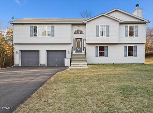 1616 Glade Dr, Long Pond, PA 18334