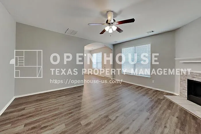 4 bed, 2.5 bath, 2060 sqft, $2,225 — Photo 4