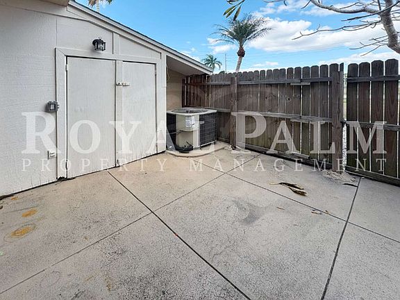 5th image of 1981 Trailwinds Dr APT 103