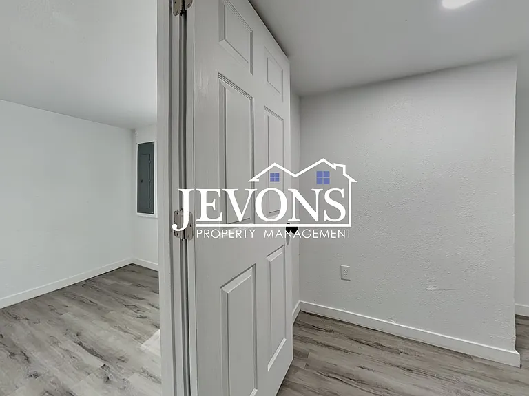 630 N Skyline Dr #B — Photo 23