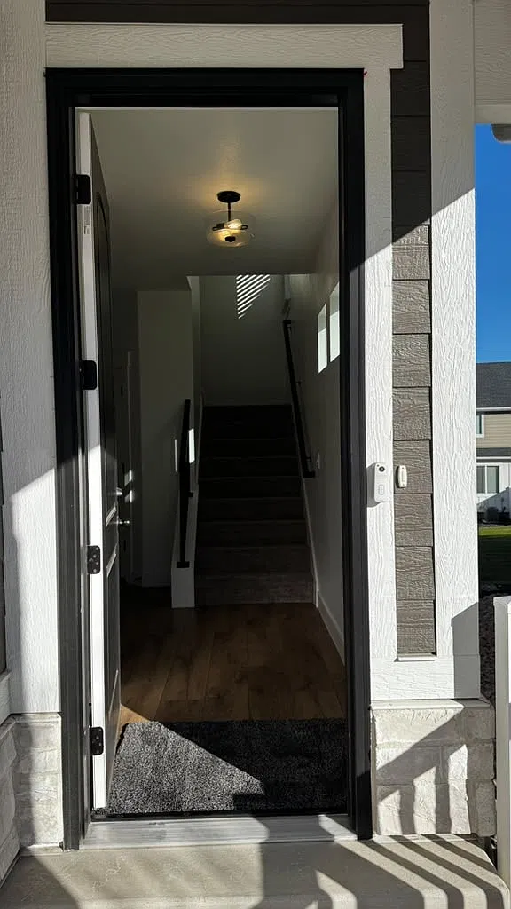 5 bed, 3.5 bath, 2478 sqft, $2,900 — Photo 2