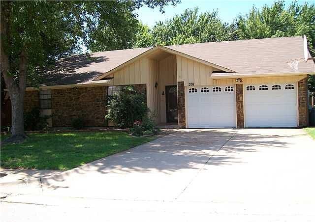 Home for Sale in Edmond, Oklahoma $128,000