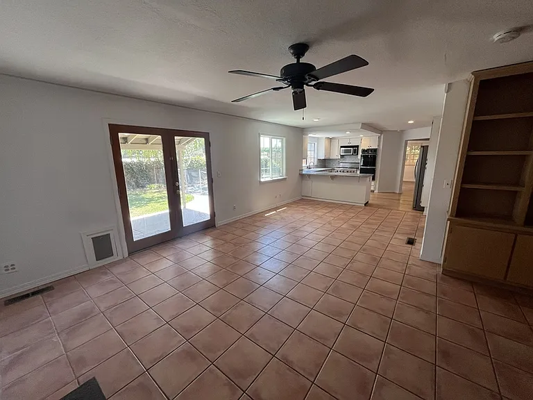 511 Bluff Dr — Photo 9