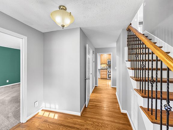 3rd image of 112 Bexhill Ct