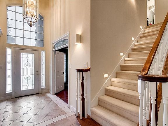 4th image of 904 Lazy Grove Ct