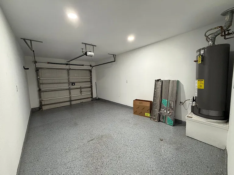 1046 Simpson St — Photo 21