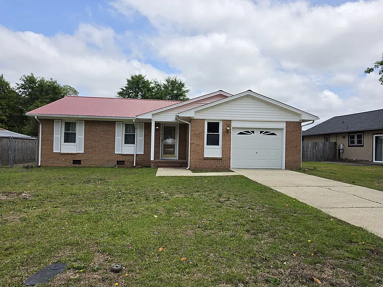 207 Duncan Rd — Photo 1