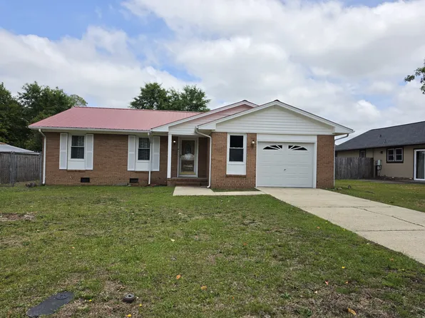 207 Duncan Rd, Spring Lake, NC 28390