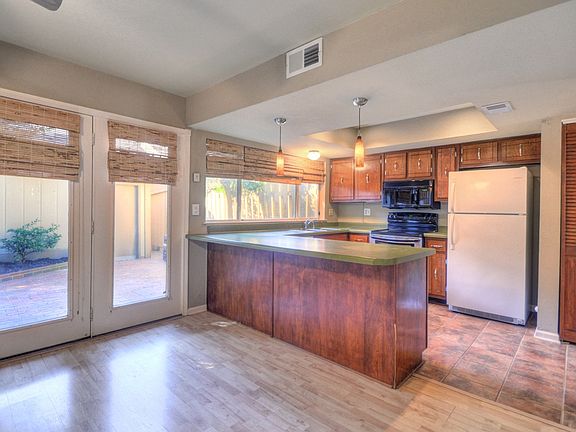 3rd image of 1754 Hobbits Glen Dr #51