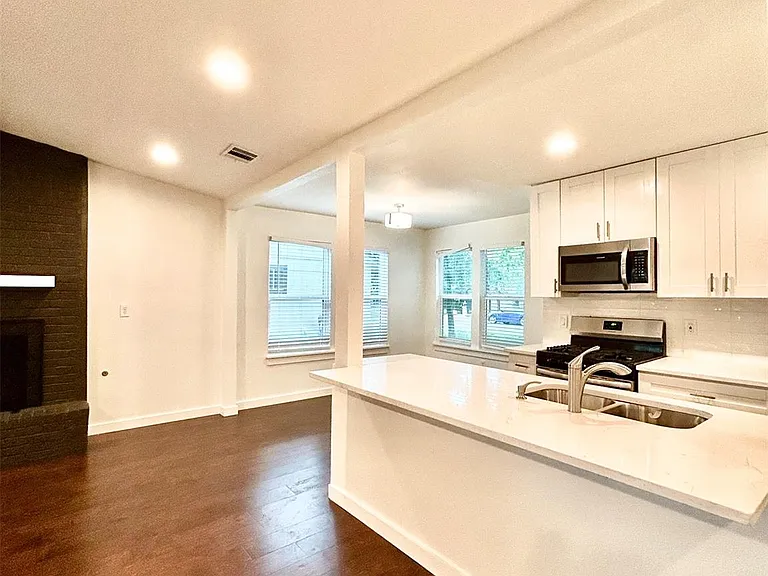 4914 Scarsdale Dr — Photo 6