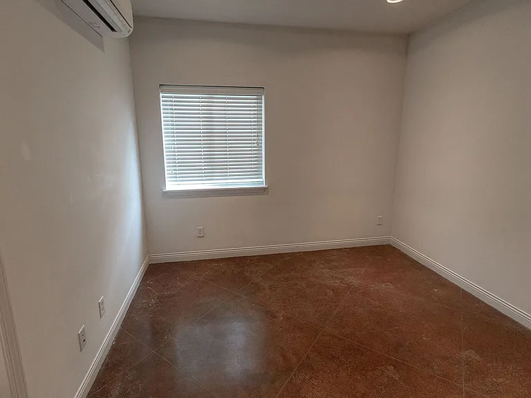 1413 Paris Rd — Photo 21