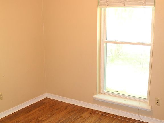 3rd image of 9016 S Oakside Dr