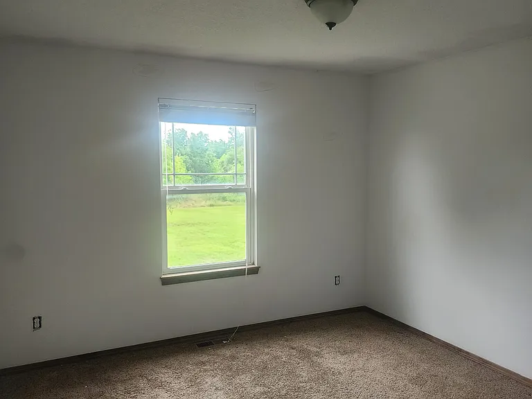 2721 S Oliver Ave — Photo 3