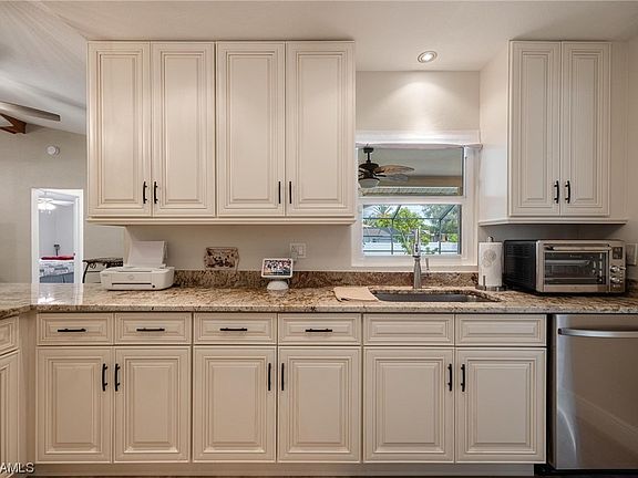 5th image of 8410 Aqua Cove Ln