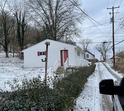 3rd image of 130 S Uhrich St