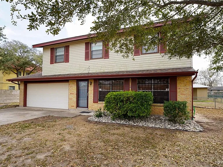 204 E Gomez Dr — Photo 3