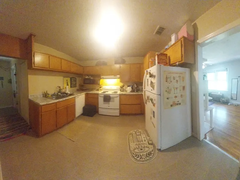 1614 Sharkey St — Photo 9
