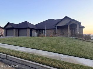 327 Settlers Ridge Dr, Jefferson City, MO 65109
