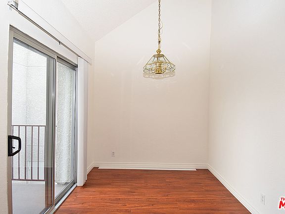 5th image of 20155 Keswick St Unit 211