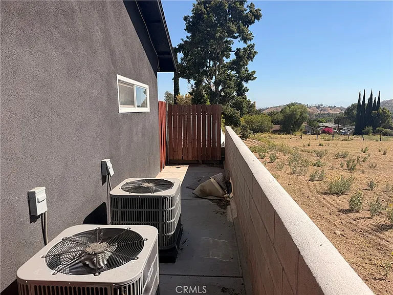5472 N Mountain View Ave — Photo 12