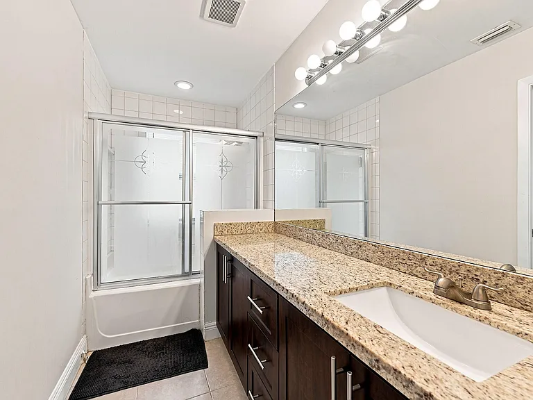 1115 SW 180th Ter — Photo 7