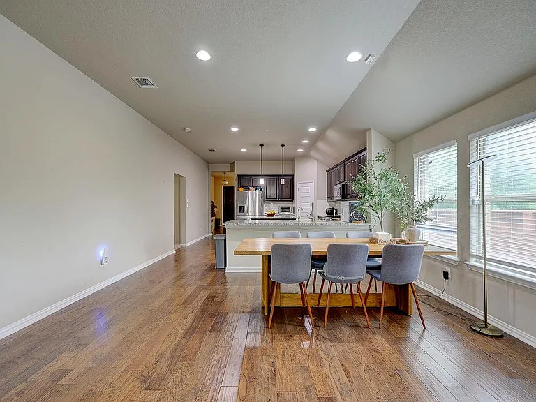4140 Van Ness Ave — Photo 15