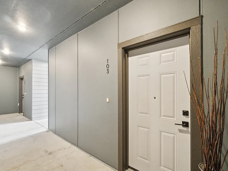 Copperstone Luxury Apartments and Townhomes — Photo 28