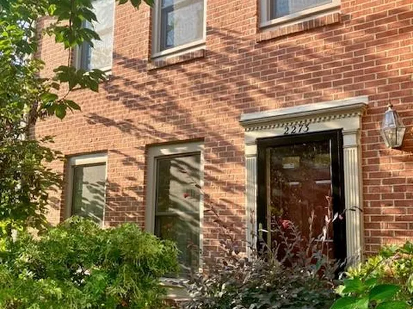 2273 Idylwood Station Ln, Falls Church, VA 22043