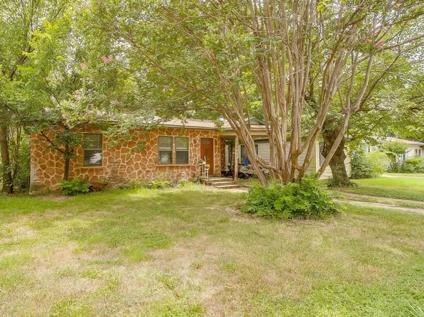 305 Willow St, Hurst, TX 76053