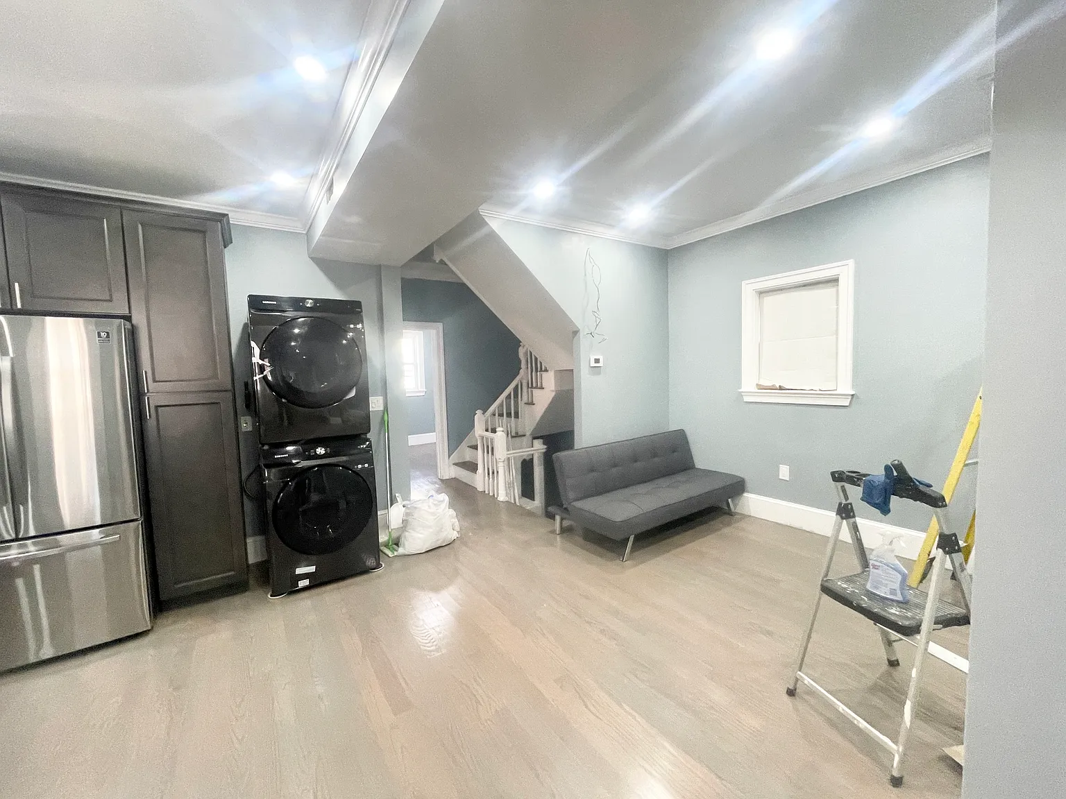 5 bed, 9999 sqft, $4,400 — Photo 3